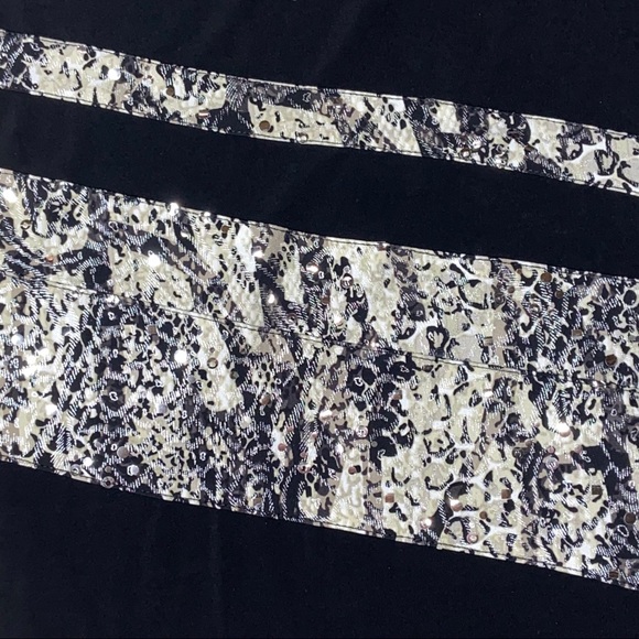 NWOT Black/Cream Top with Asymmetric Hem - Picture 7 of 15